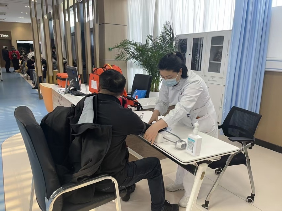 暖心“医铁联动” 上海布局交通枢纽医疗服务点，护航春运平安团圆路